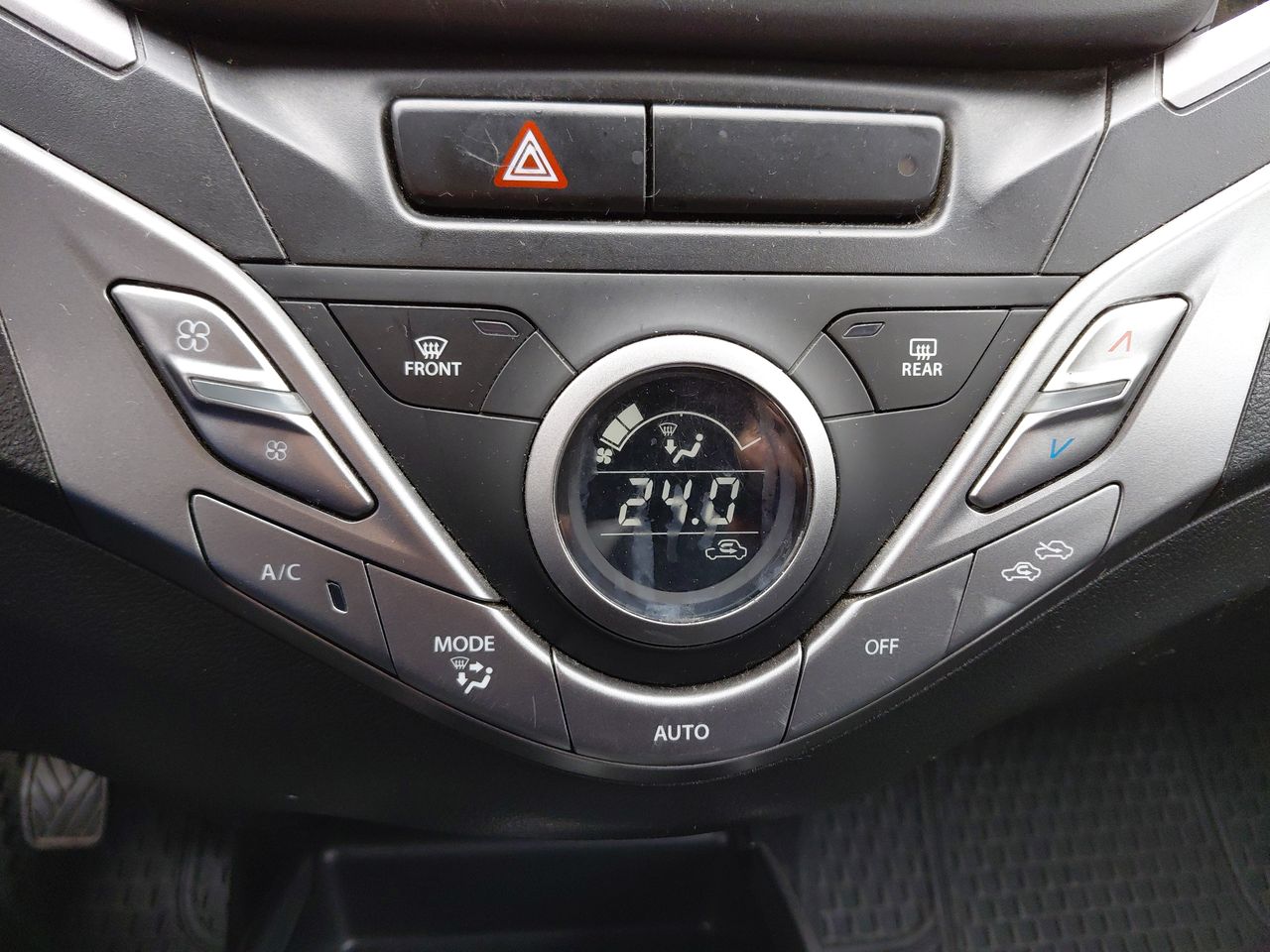 Suzuki Baleno — foto 21 de 26
