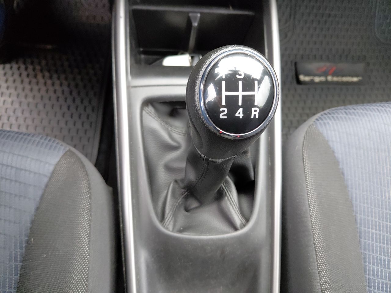 Suzuki Baleno — foto 22 de 26