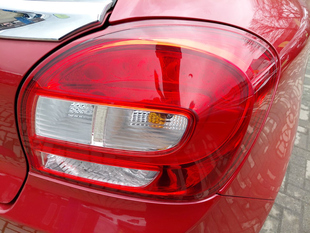 Suzuki Baleno — foto 11 de 26