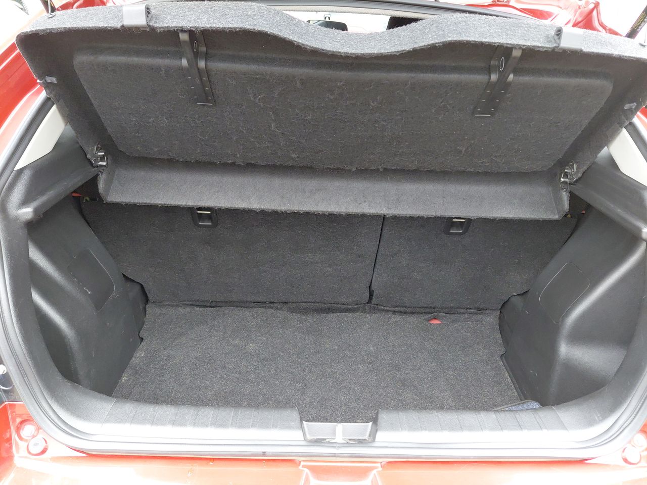 Suzuki Baleno — foto 12 de 26
