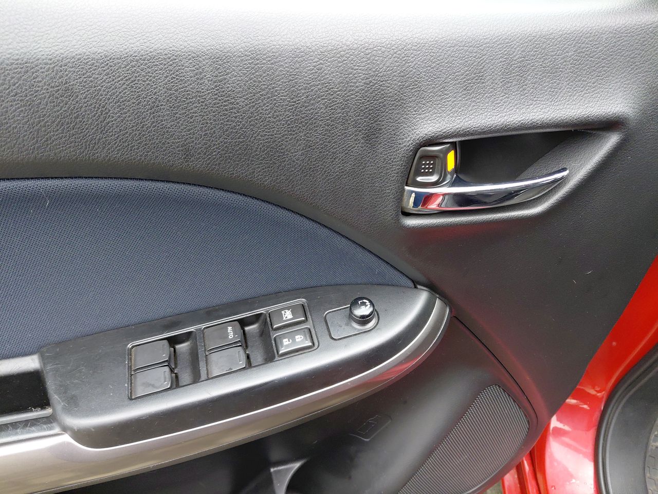 Suzuki Baleno — foto 13 de 26