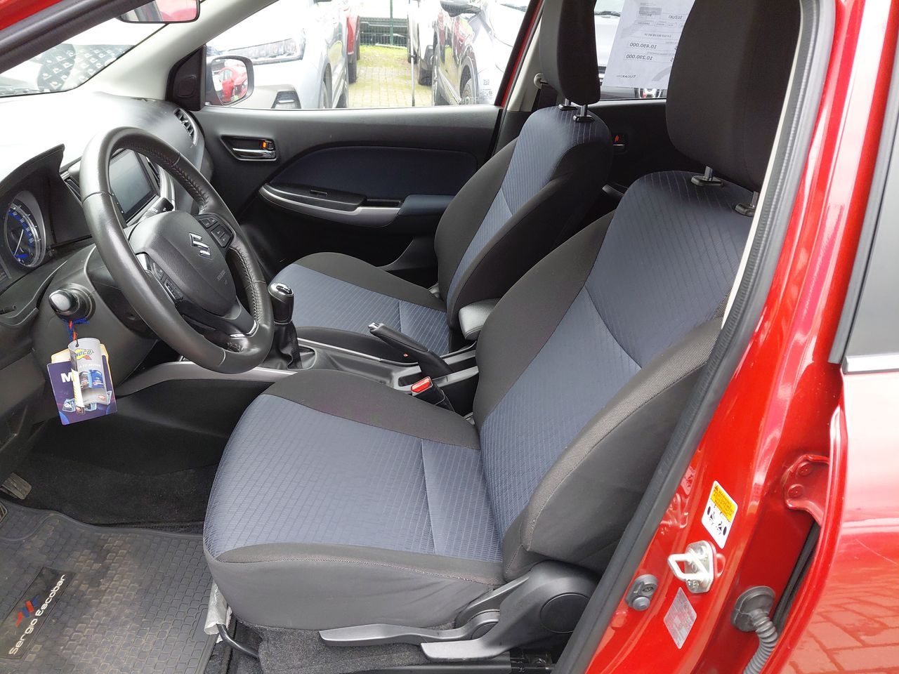 Suzuki Baleno — foto 15 de 26
