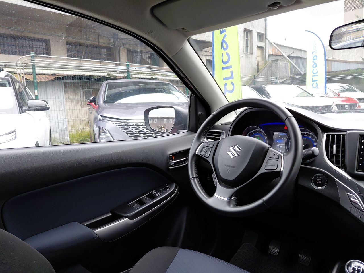 Suzuki Baleno — foto 7 de 26