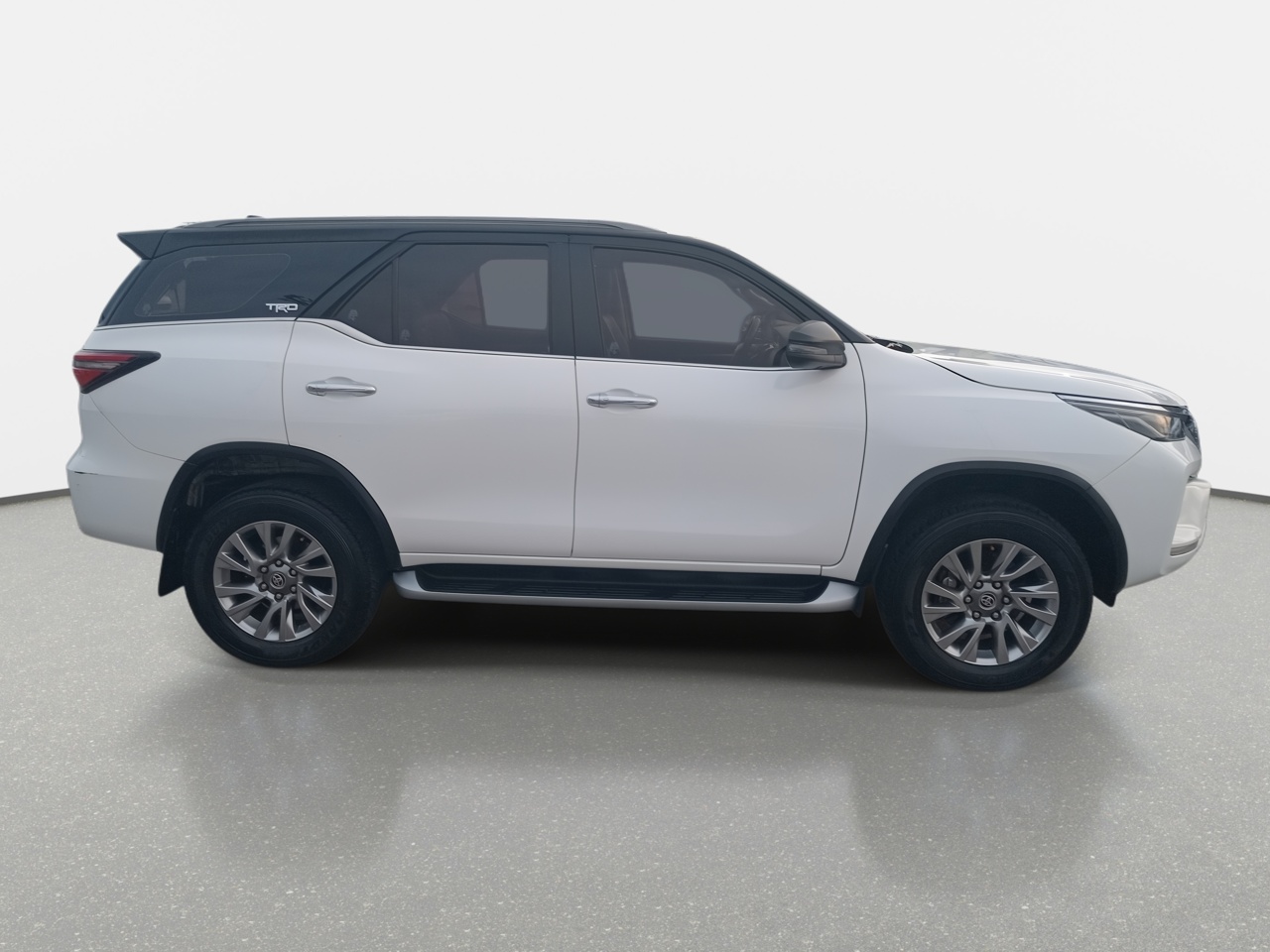 Toyota Fortunner — foto 9 de 34