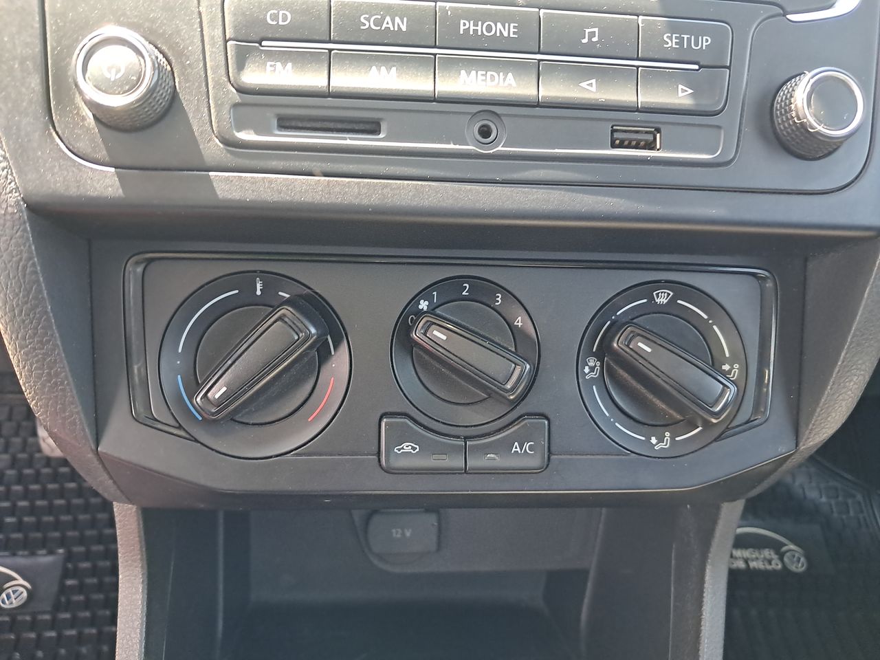 VOLKSWAGEN - 27