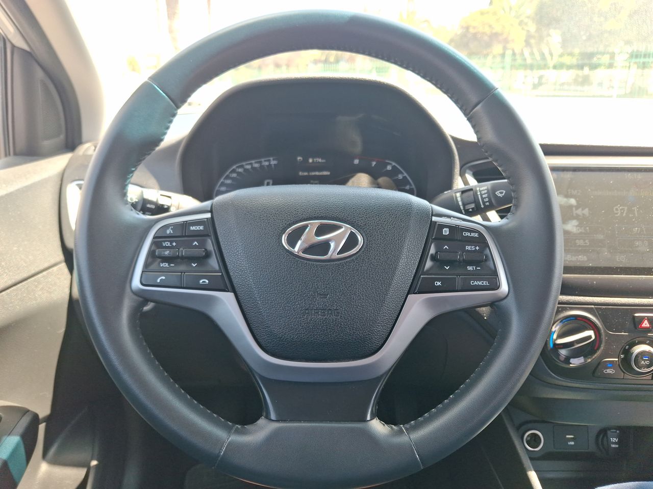 HYUNDAI - 25