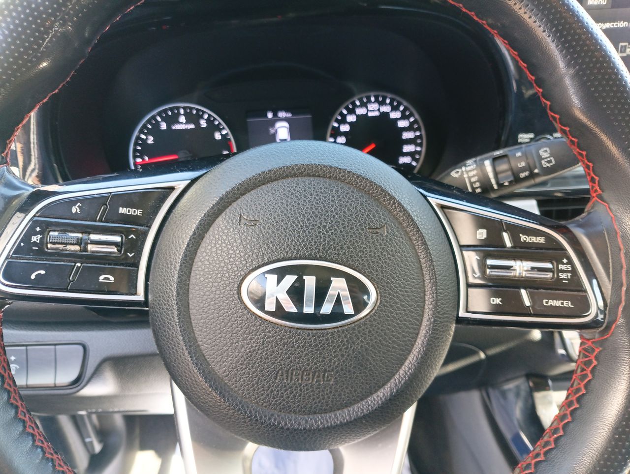 KIA Seltos — foto 17 de 26