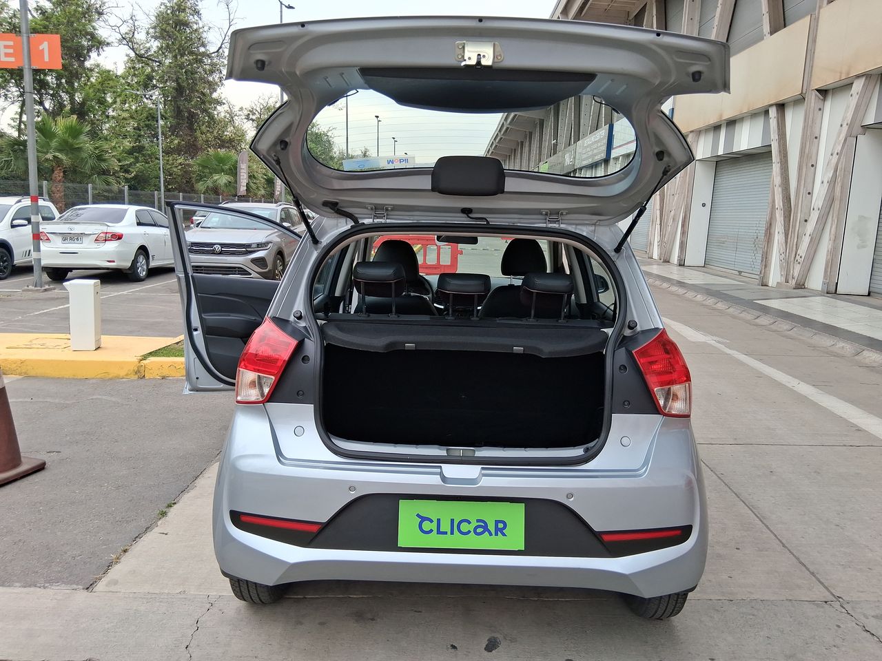 HYUNDAI - 18