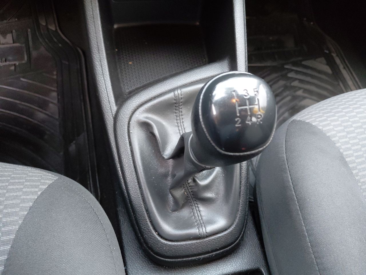 Hyundai Verna — foto 21 de 25