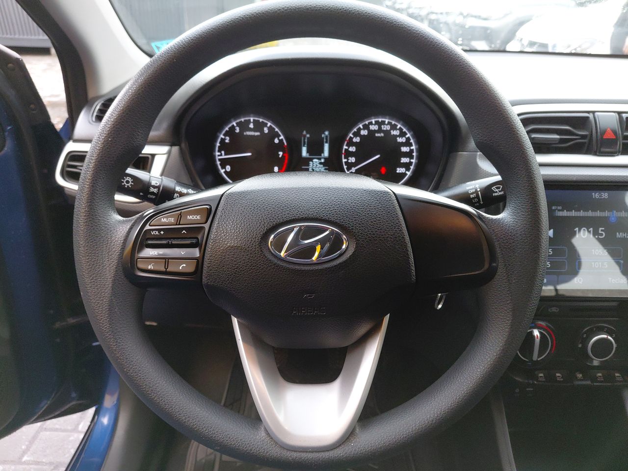 Hyundai Verna — foto 16 de 25