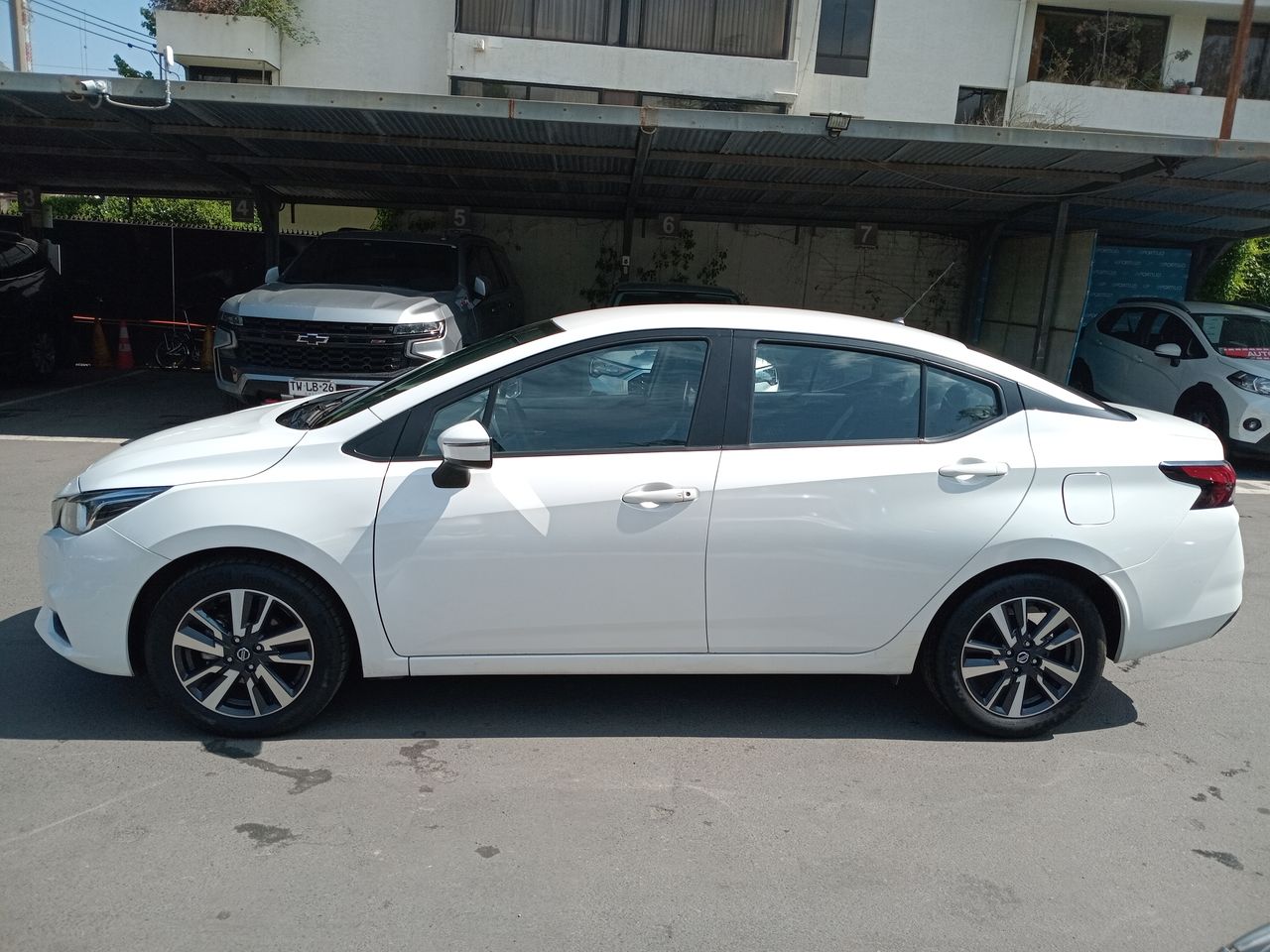 NISSAN - 4