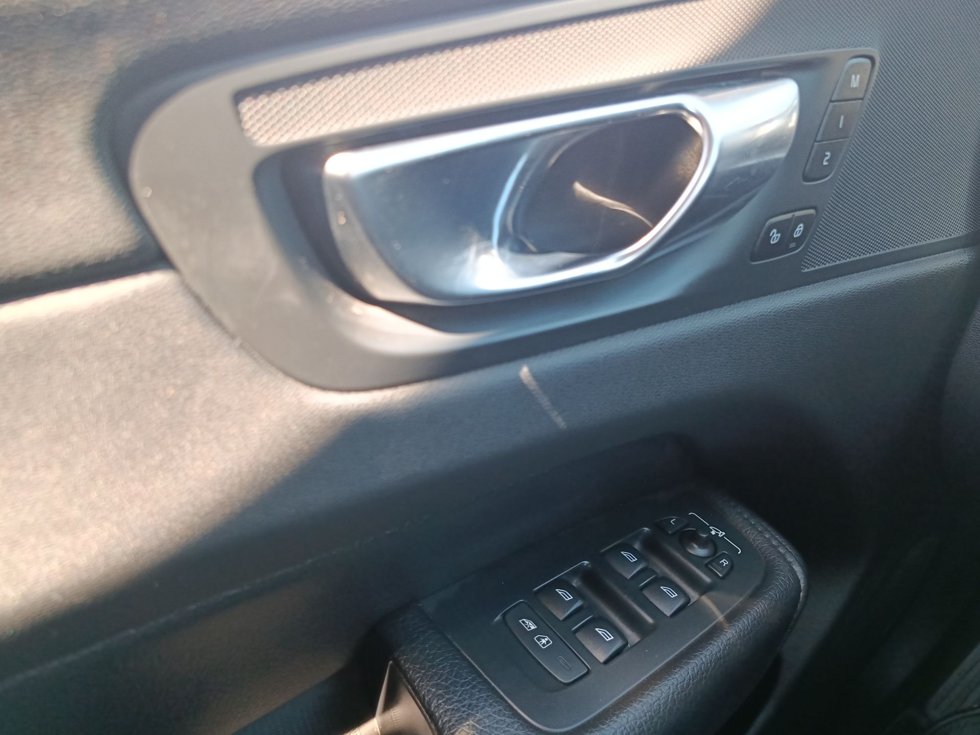 VOLVO - 20