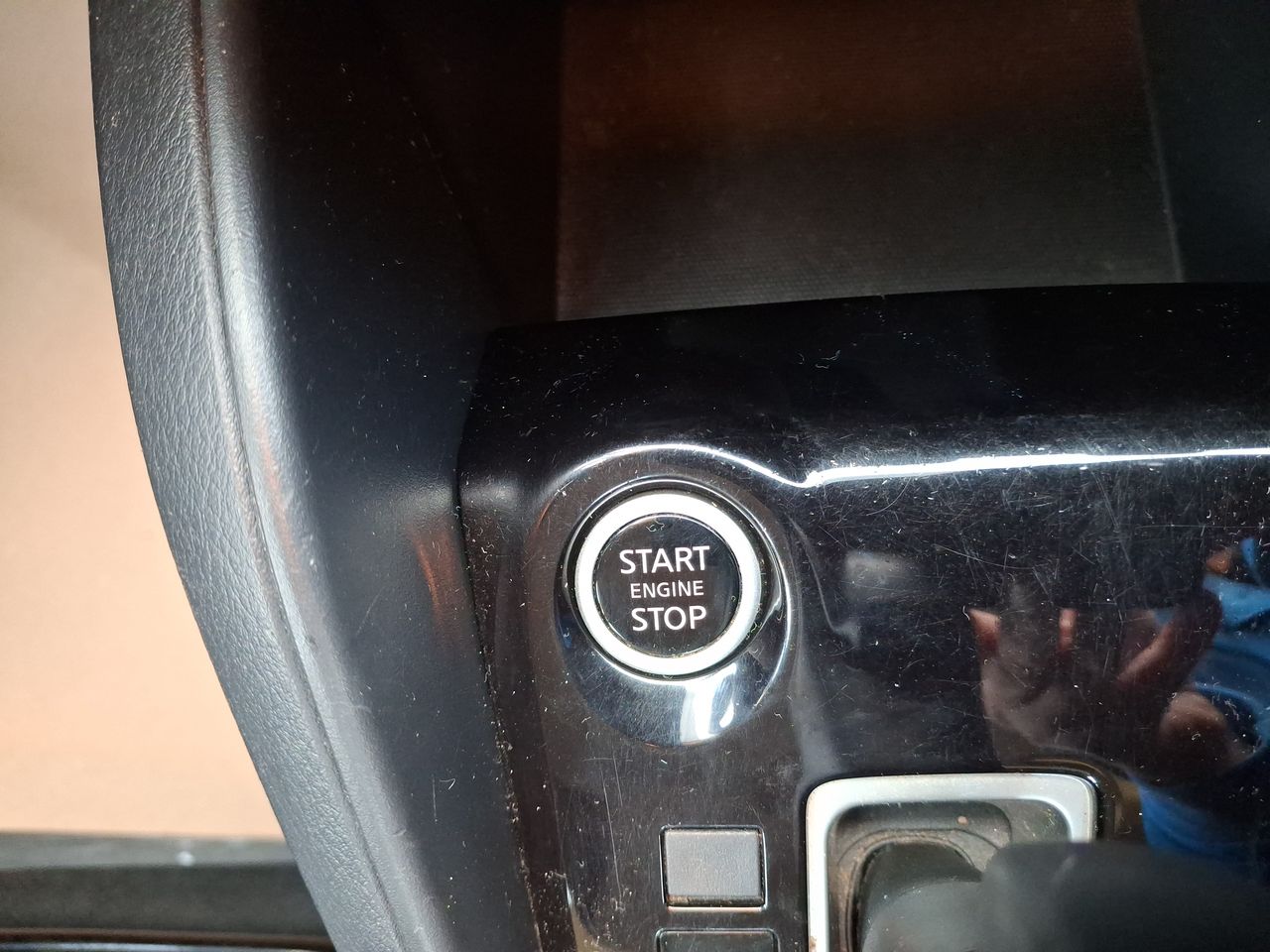 NISSAN - 25