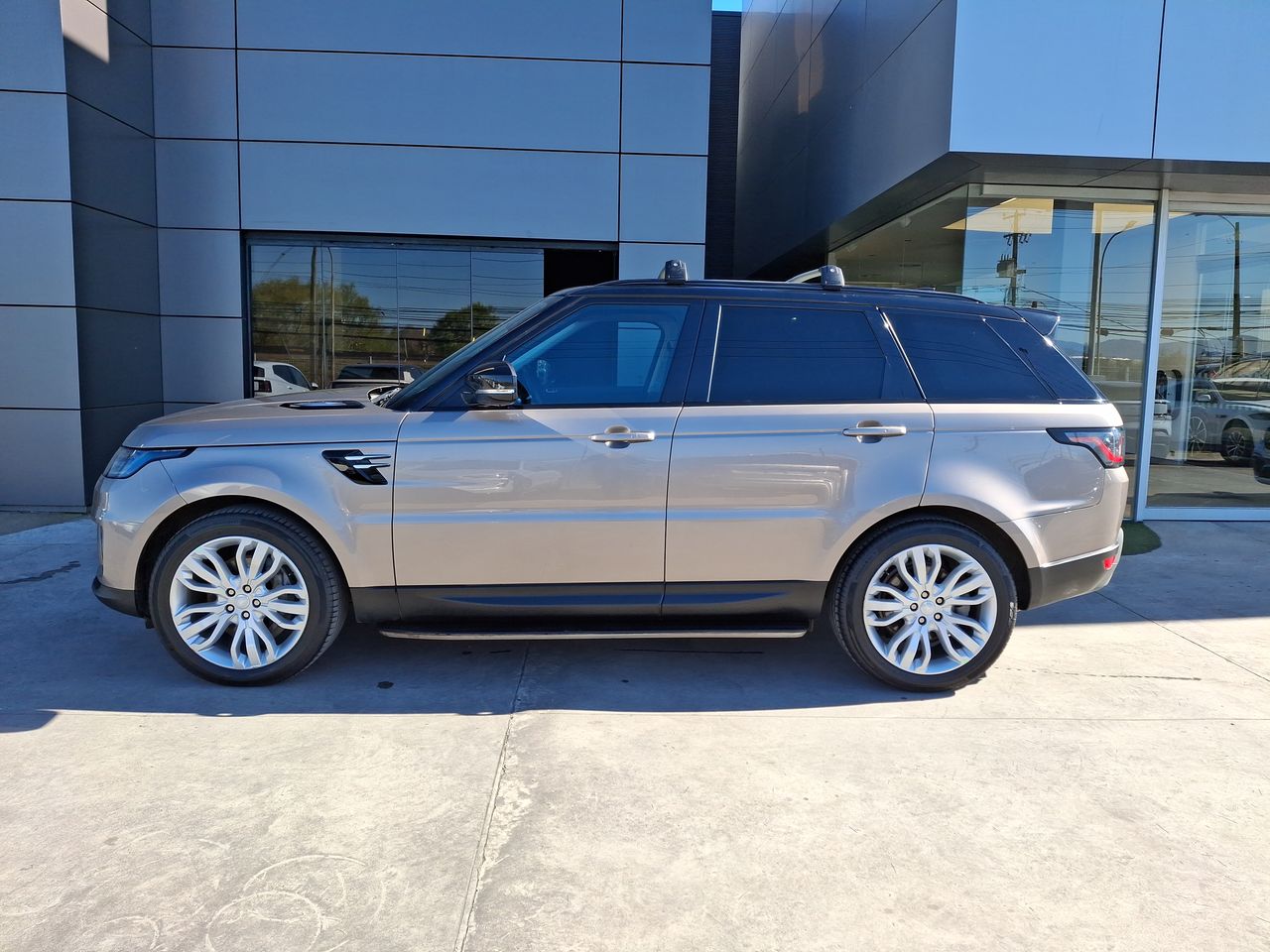 LAND ROVER - 3