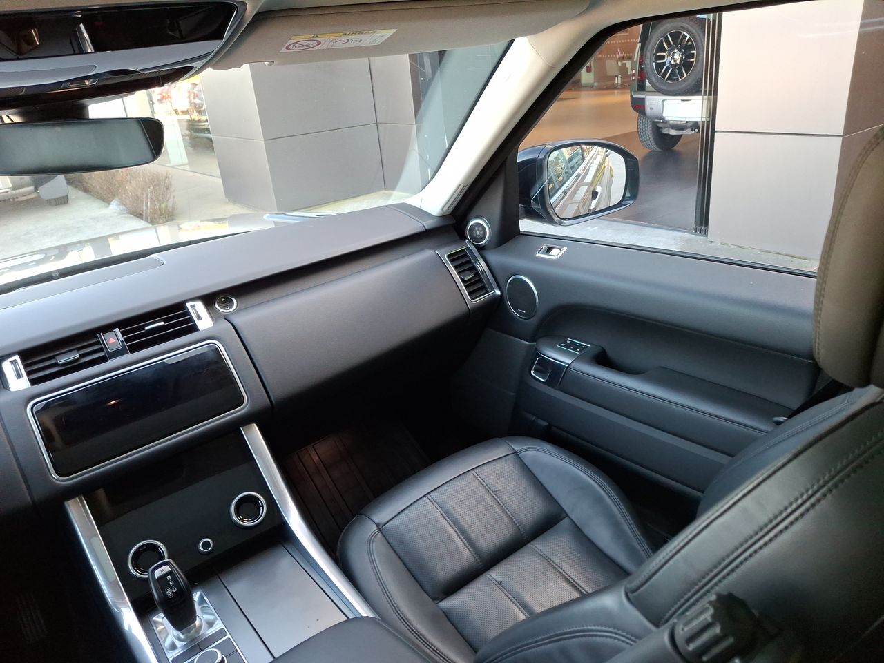 LAND ROVER - 10