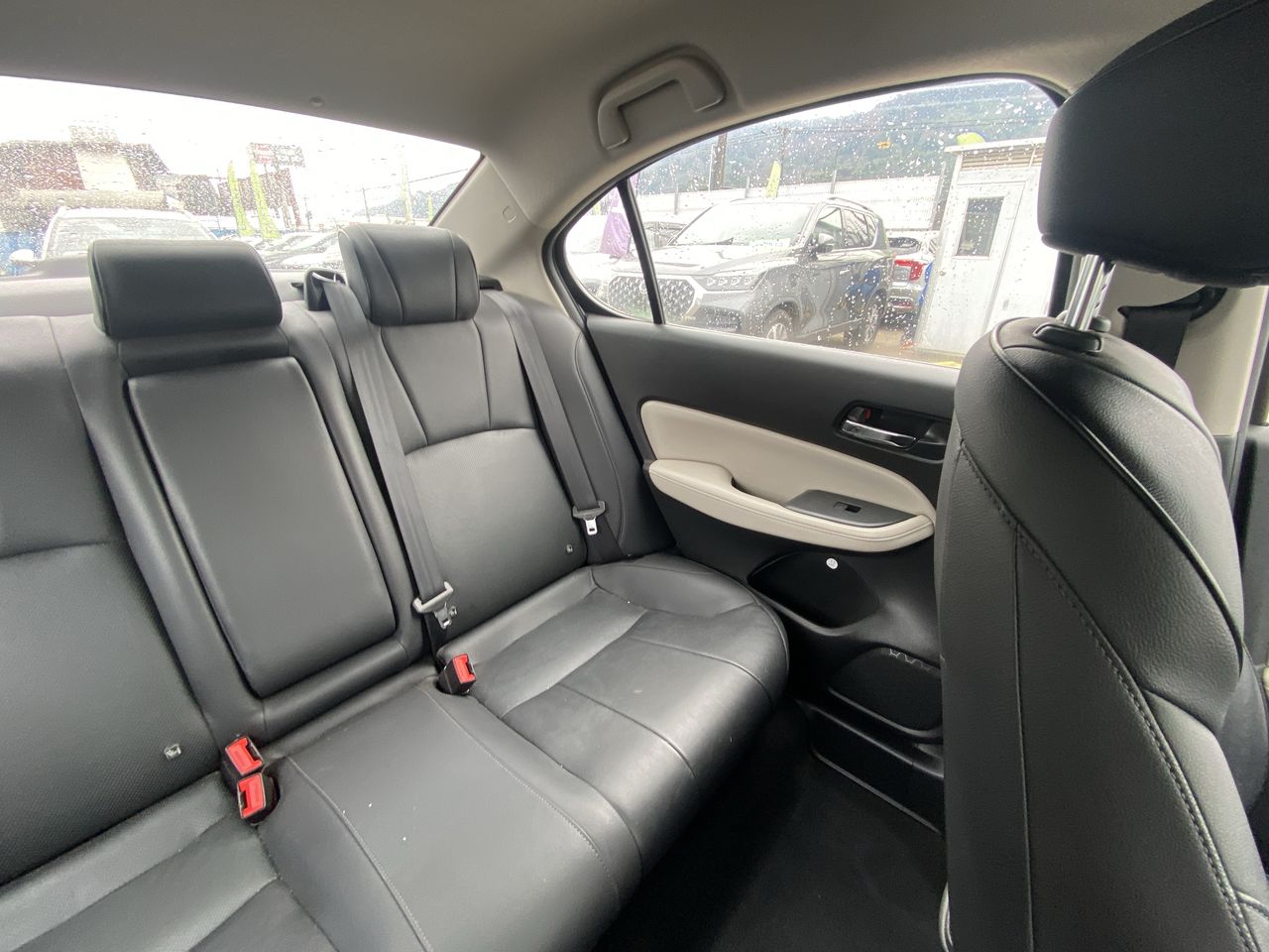 Honda City — foto 7 de 27