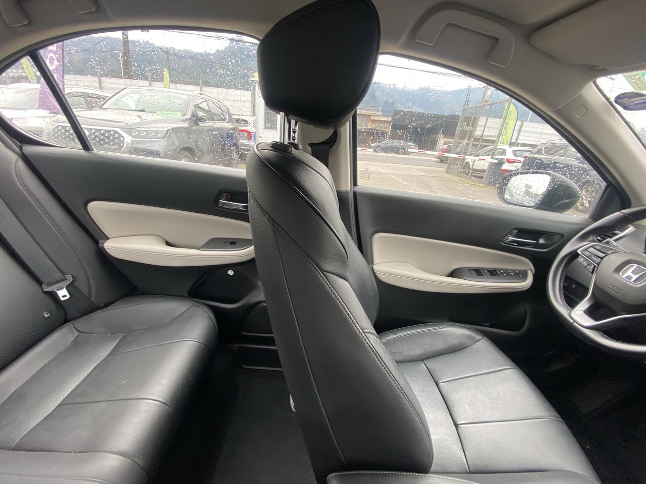 Honda City — foto 8 de 27