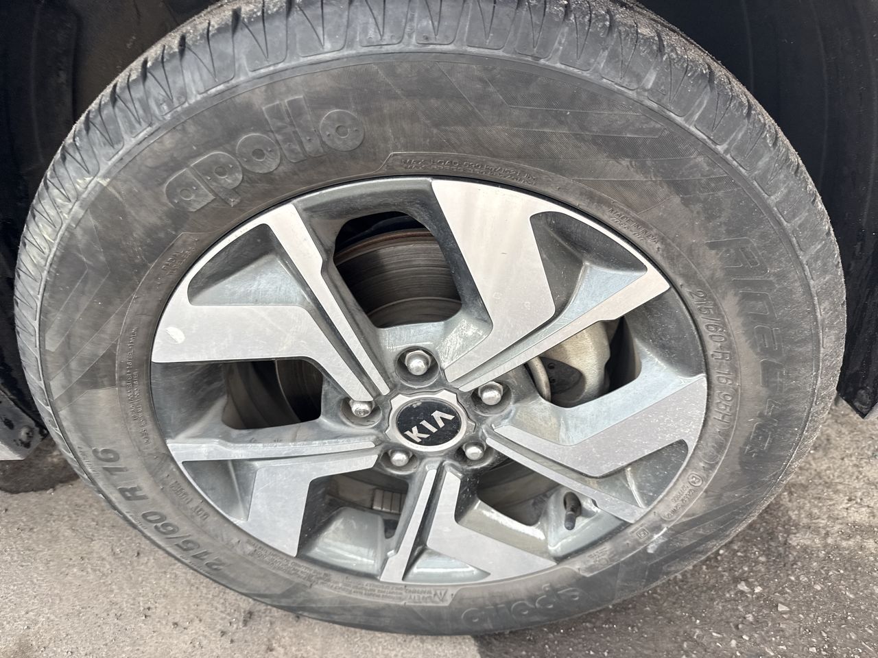 KIA Sonet — foto 10 de 25