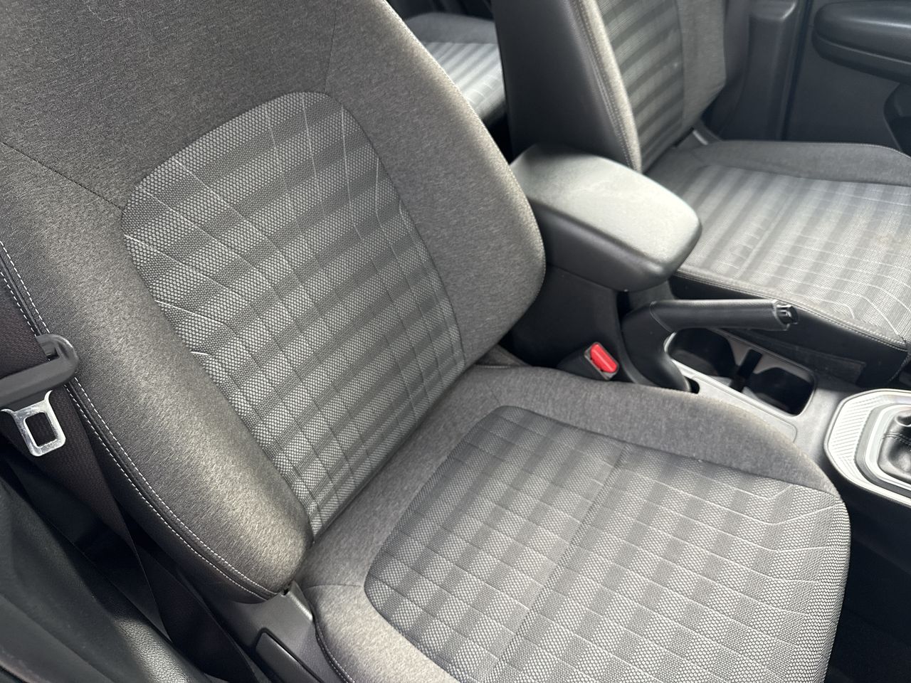 KIA Sonet — foto 24 de 25