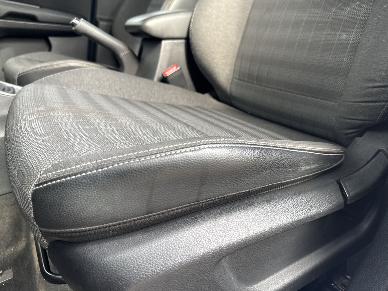 KIA Sonet — foto 15 de 25