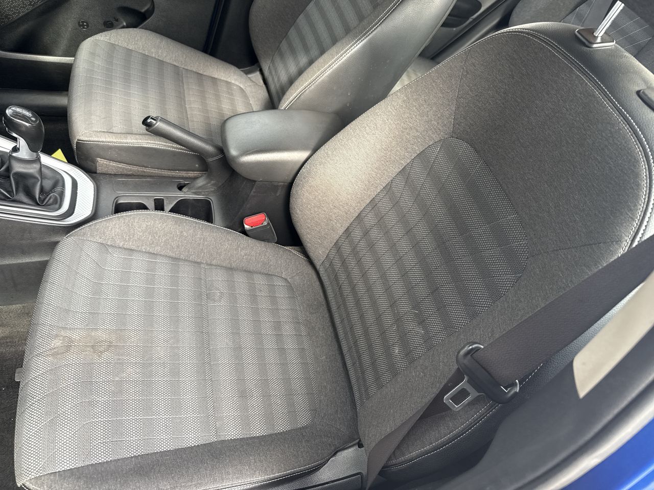 KIA Sonet — foto 16 de 25