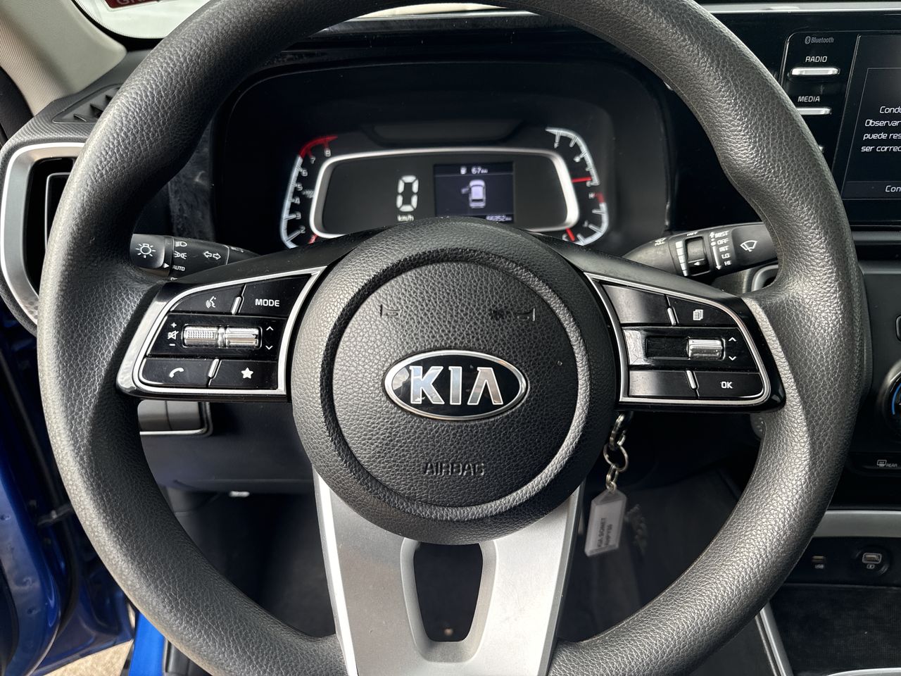KIA Sonet — foto 17 de 25