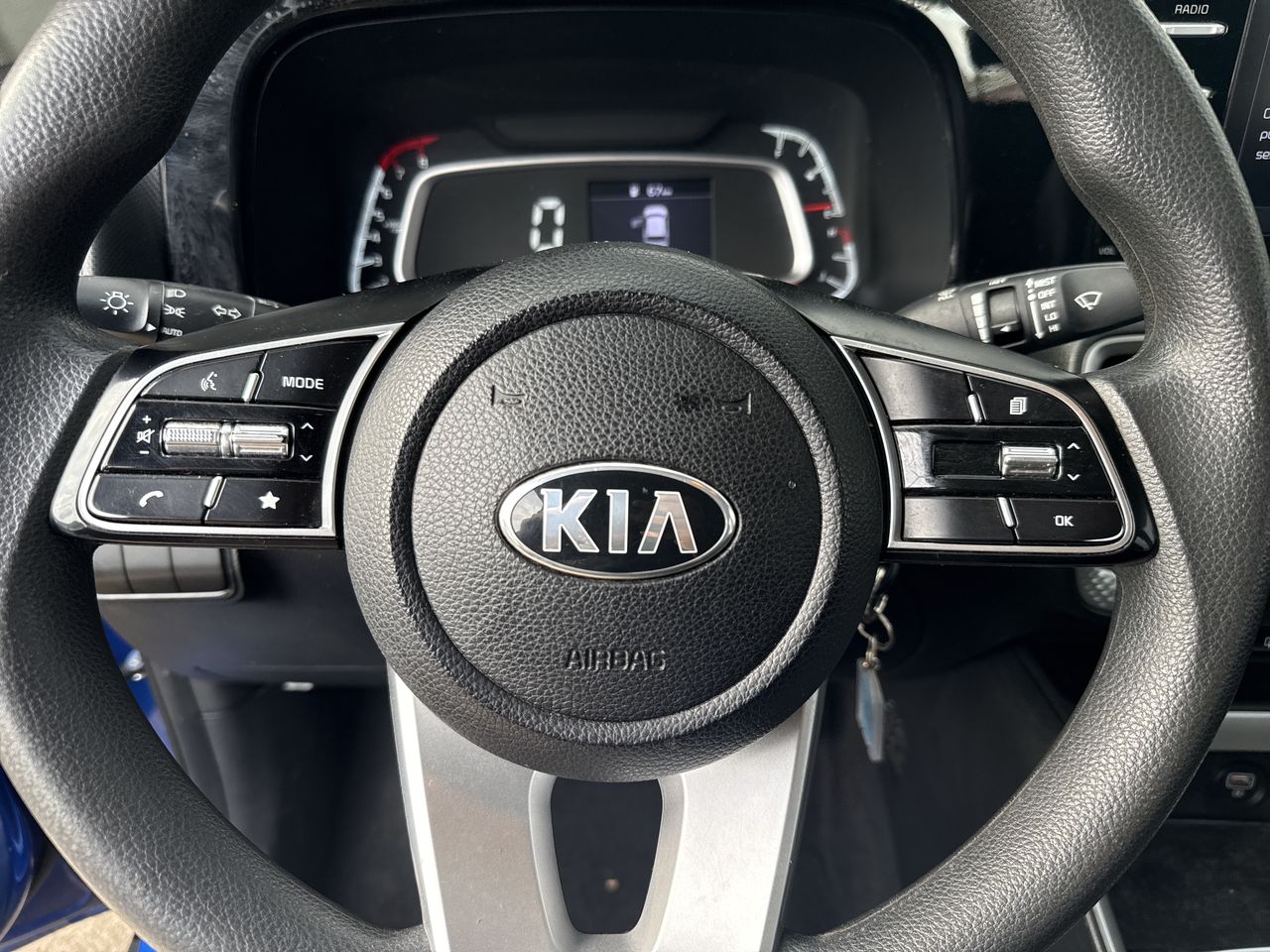 KIA Sonet — foto 18 de 25