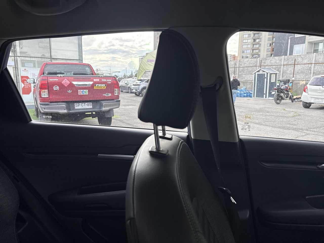 KIA Sonet — foto 8 de 25
