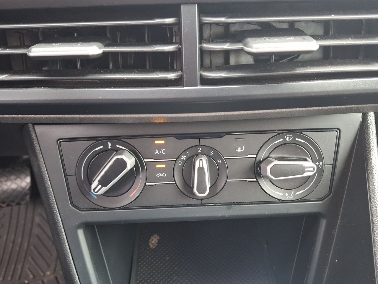 VOLKSWAGEN - 30