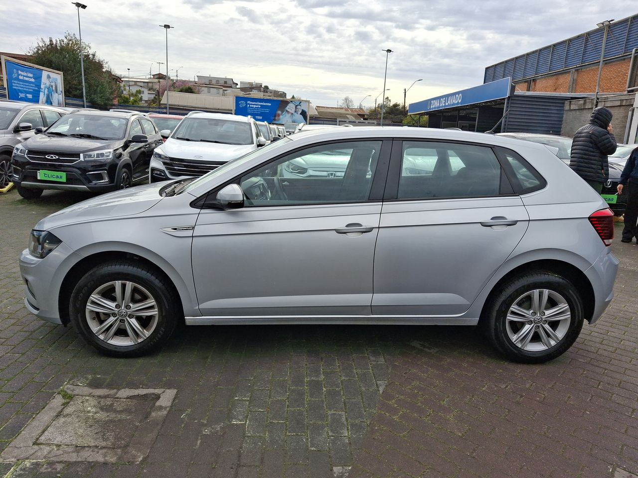 VOLKSWAGEN - 4