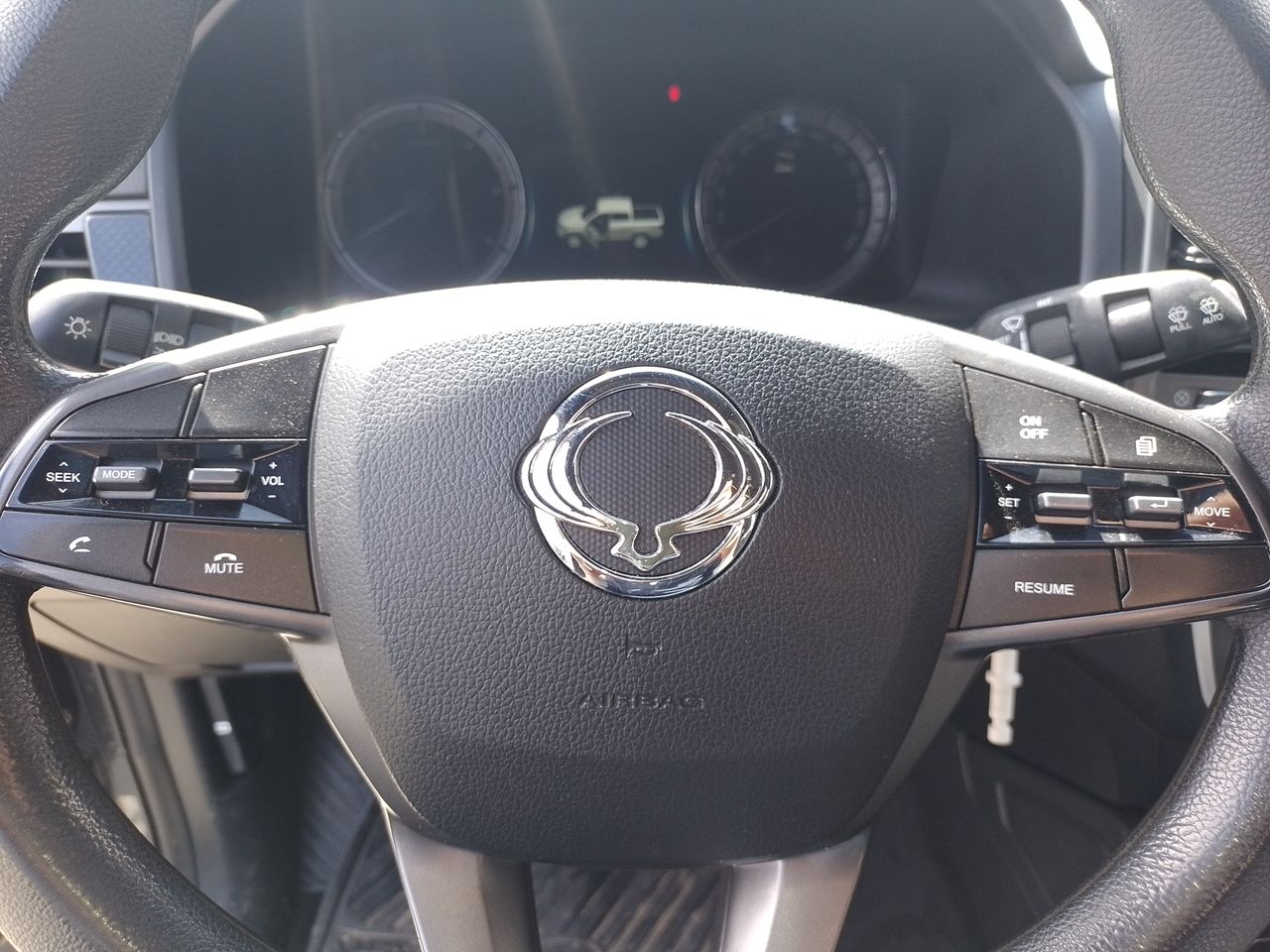 SSANGYONG - 23
