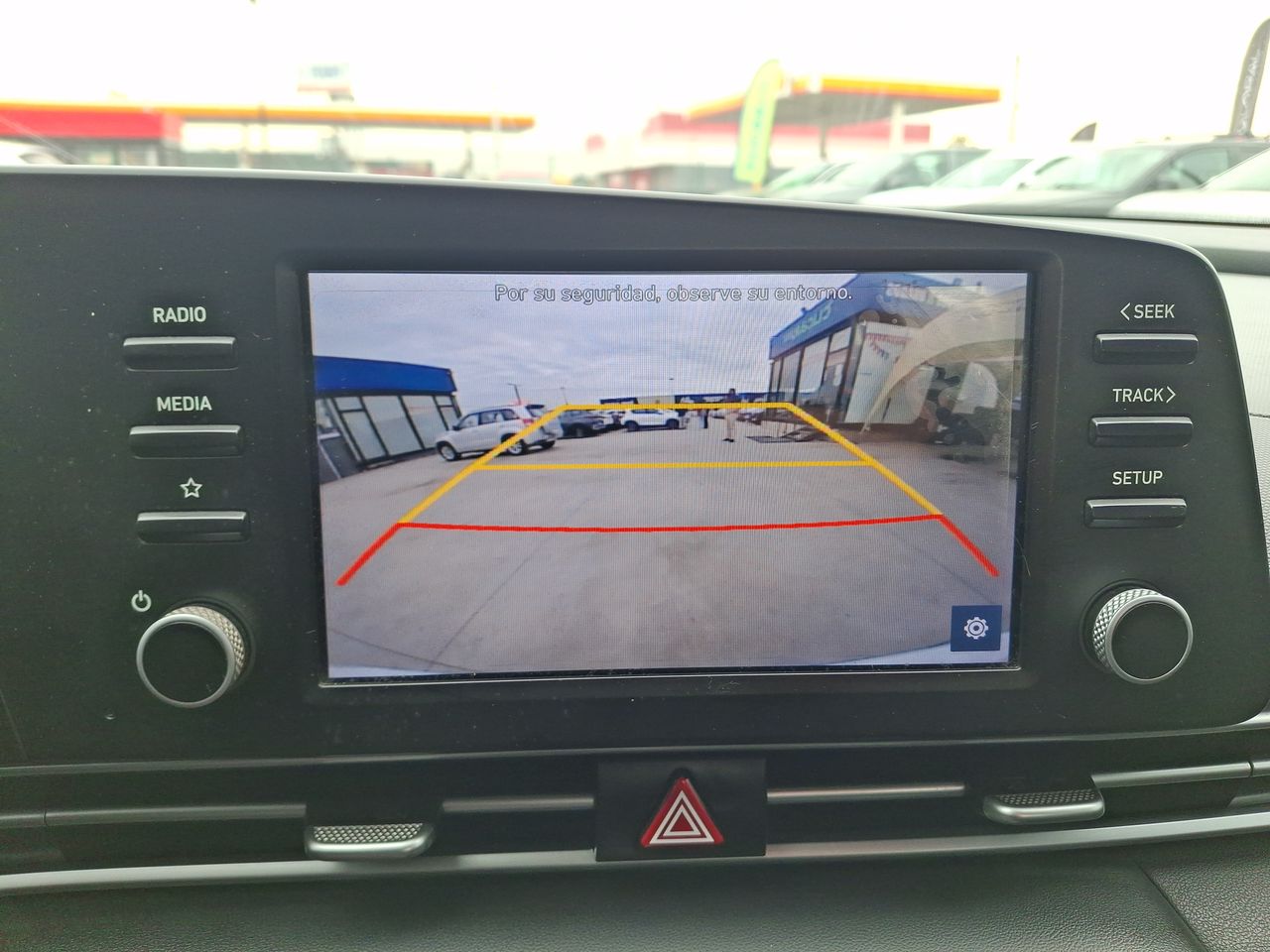 Hyundai Elantra — foto 27 de 30