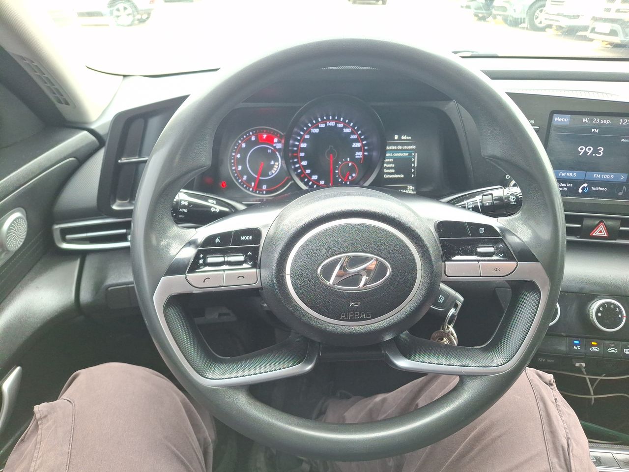 Hyundai Elantra — foto 23 de 30