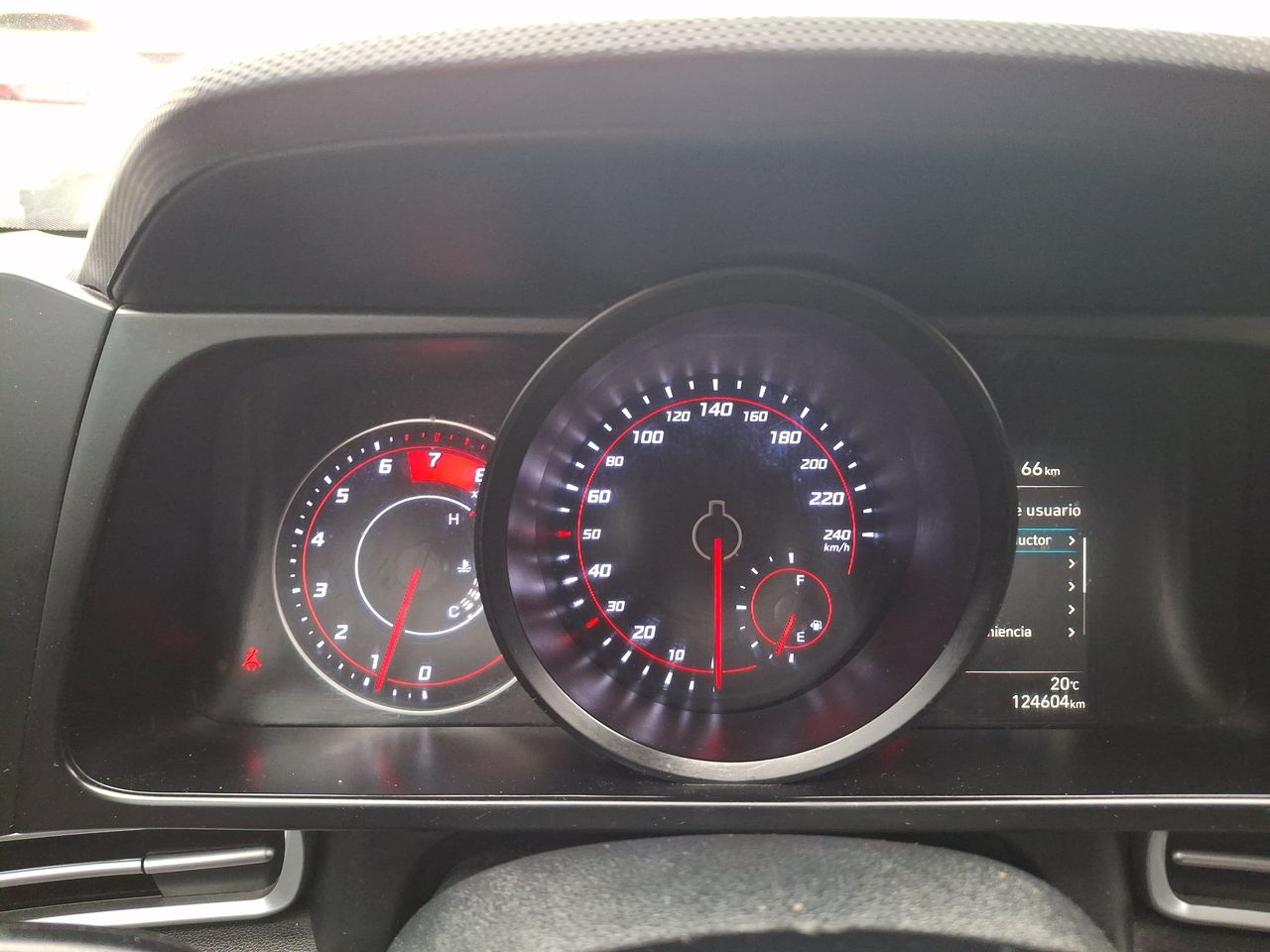 Hyundai Elantra — foto 25 de 30