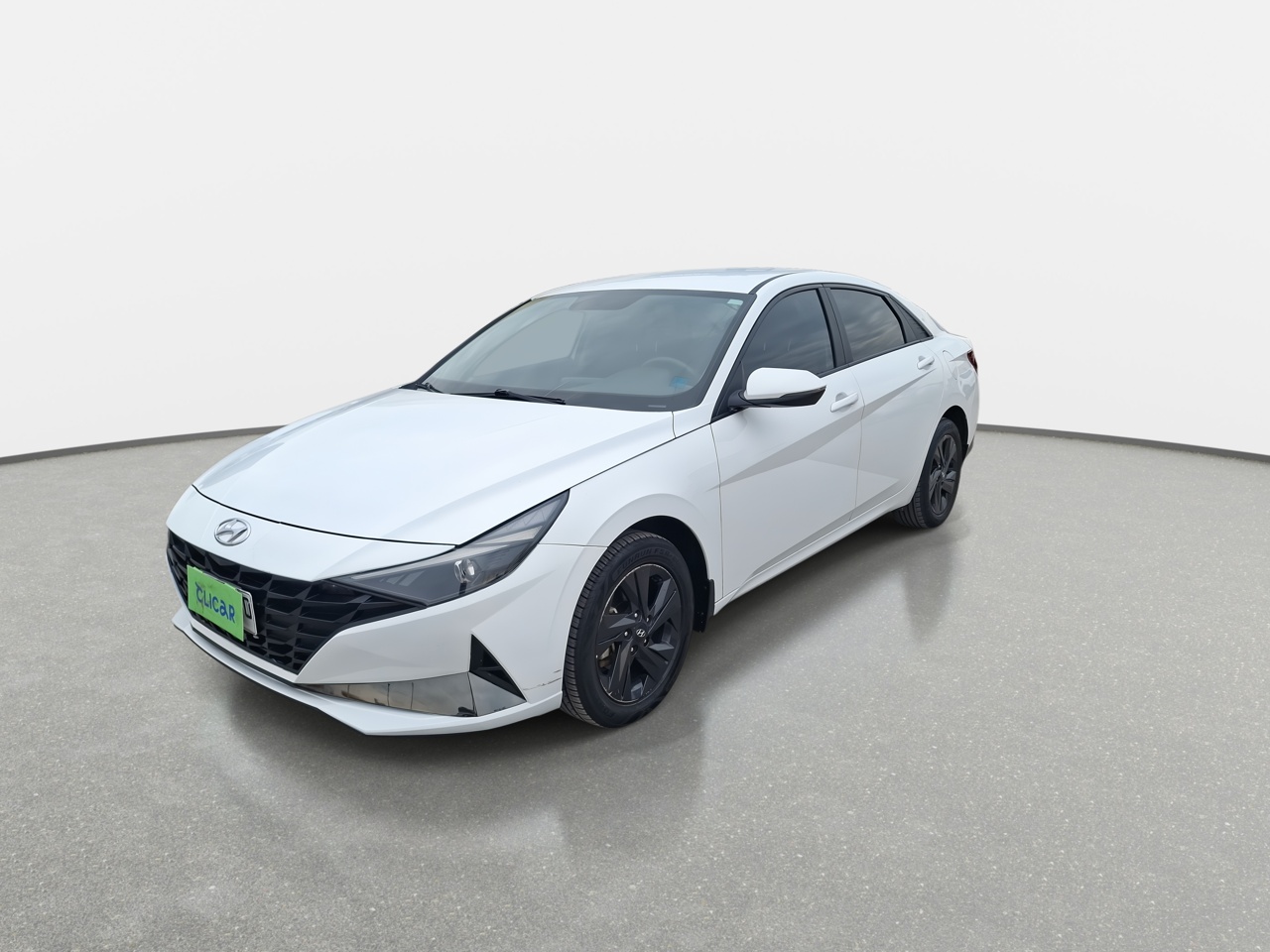 Hyundai Elantra — foto 4 de 30