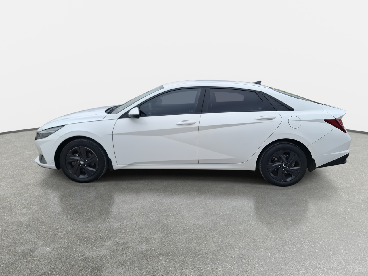 Hyundai Elantra — foto 5 de 30