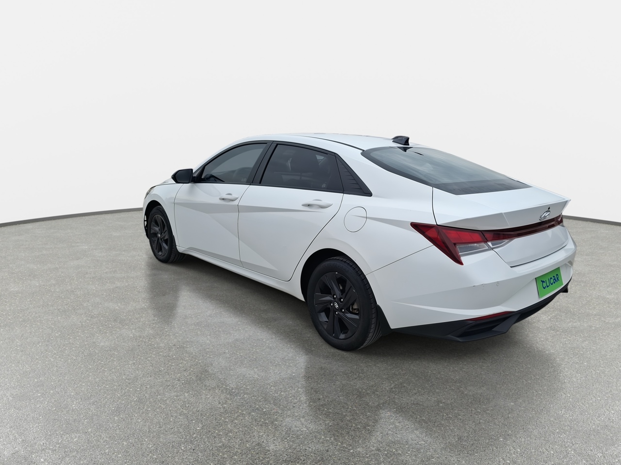 Hyundai Elantra — foto 6 de 30