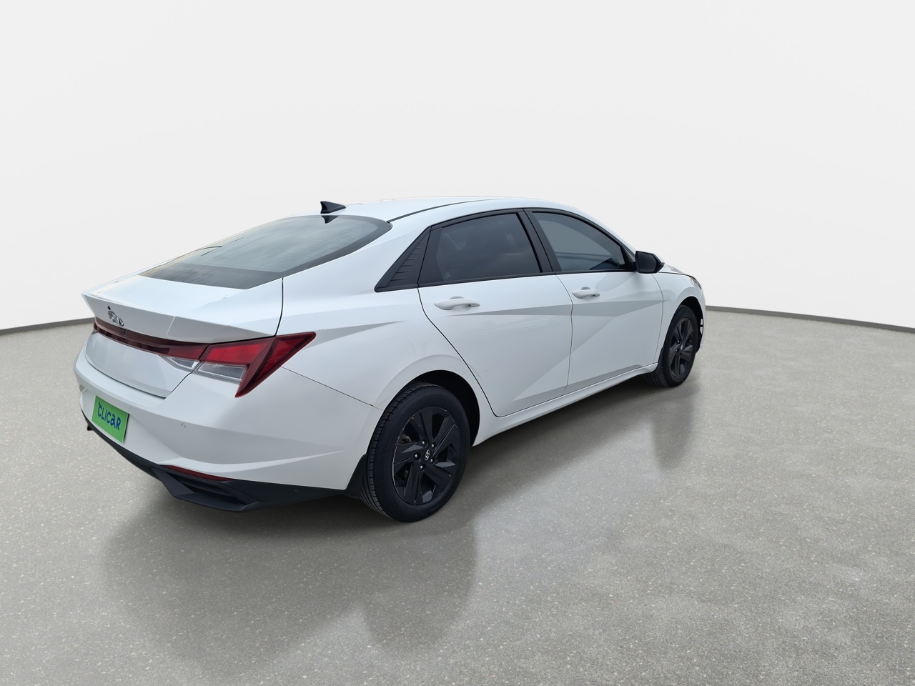 Hyundai Elantra — foto 8 de 30