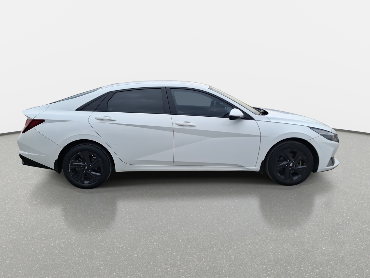 Hyundai Elantra — foto 9 de 30