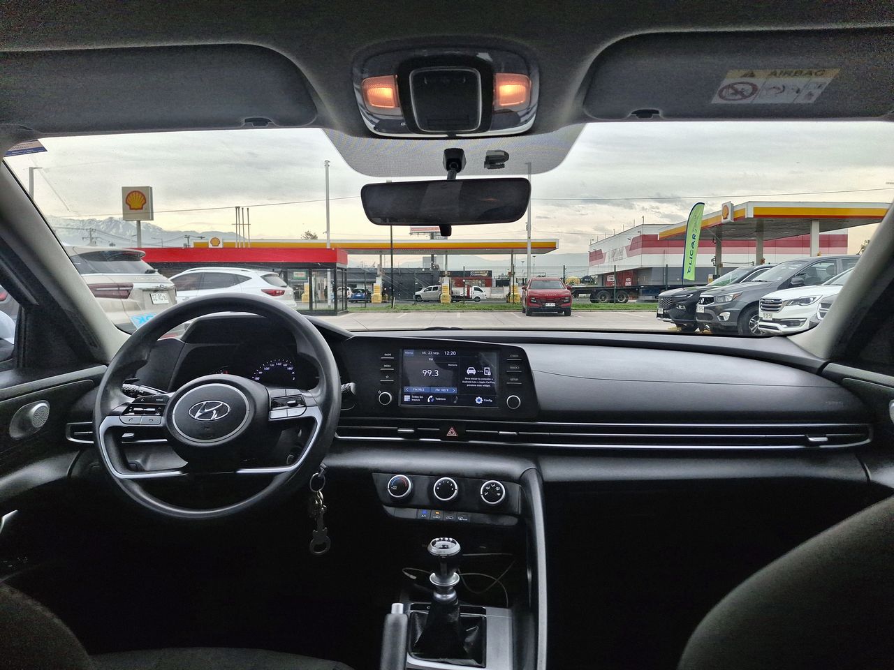 Hyundai Elantra — foto 10 de 30