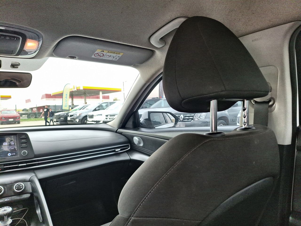 Hyundai Elantra — foto 11 de 30