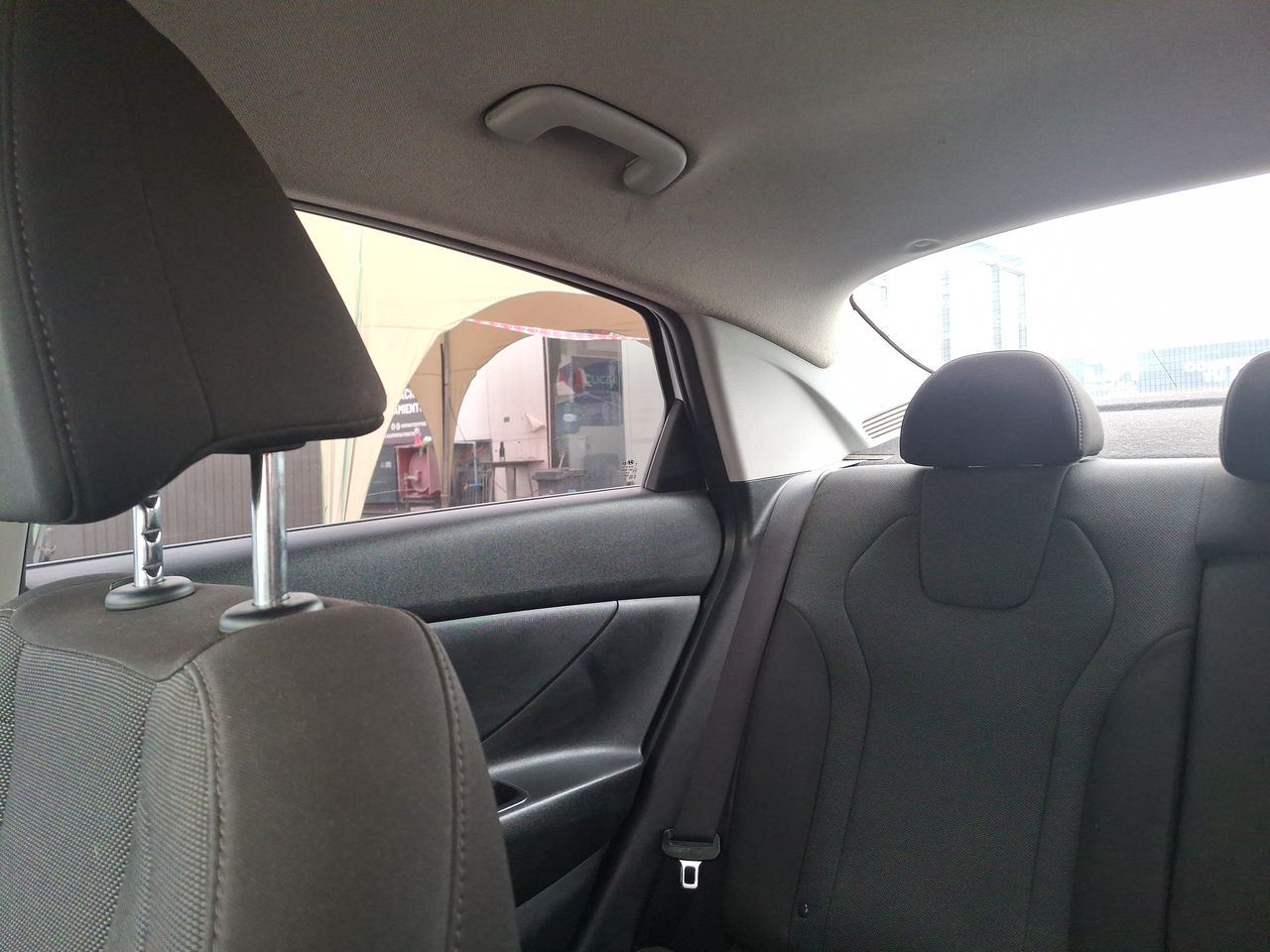 Hyundai Elantra — foto 13 de 30