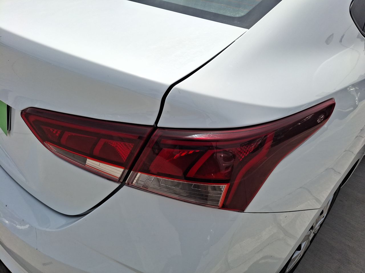 HYUNDAI - 20