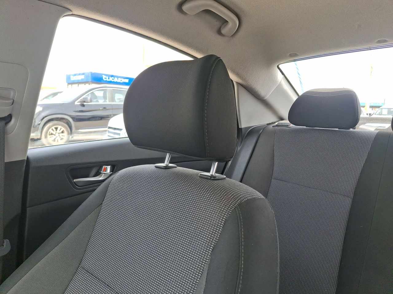 HYUNDAI - 12