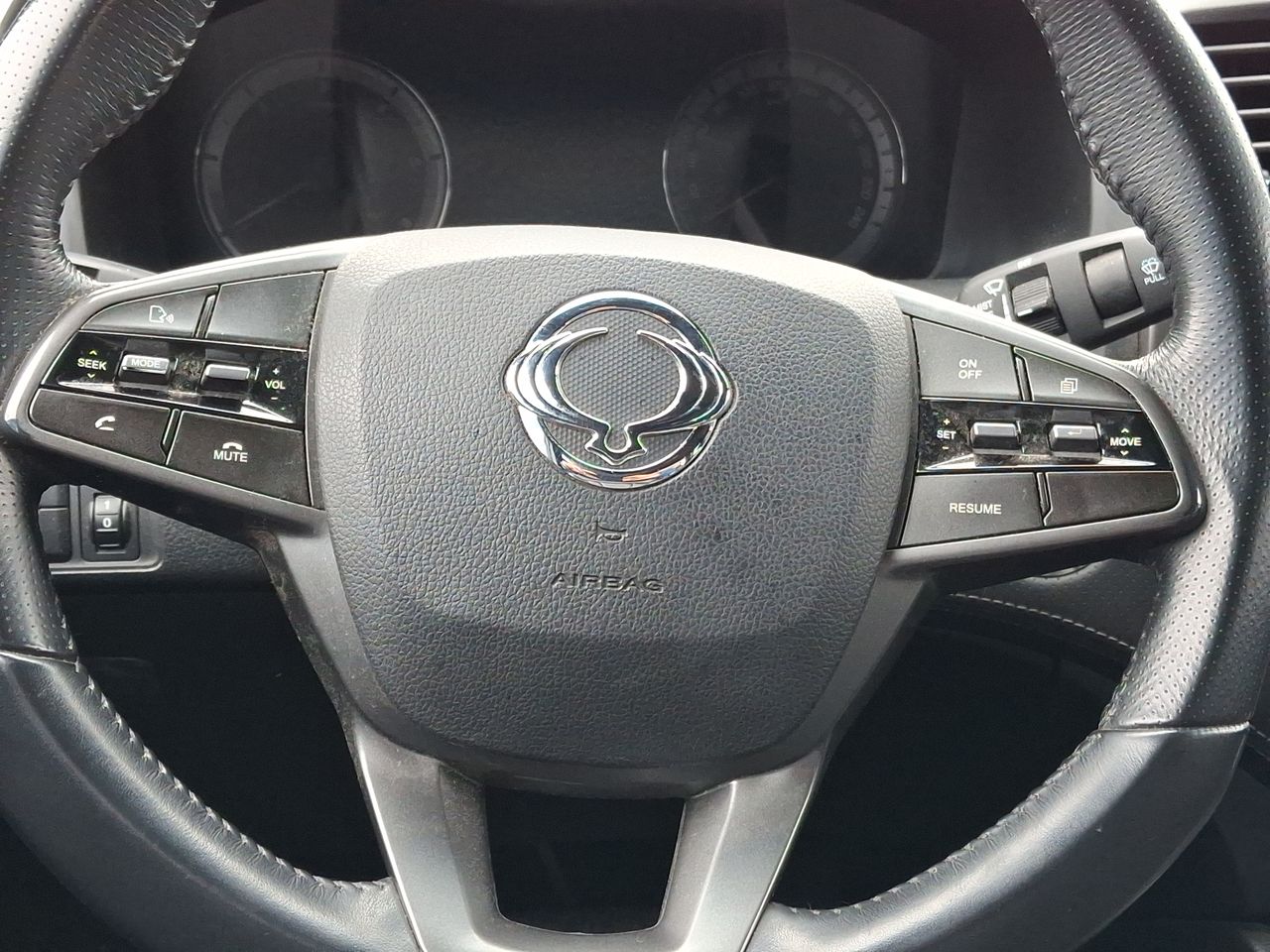 SSANGYONG - 27