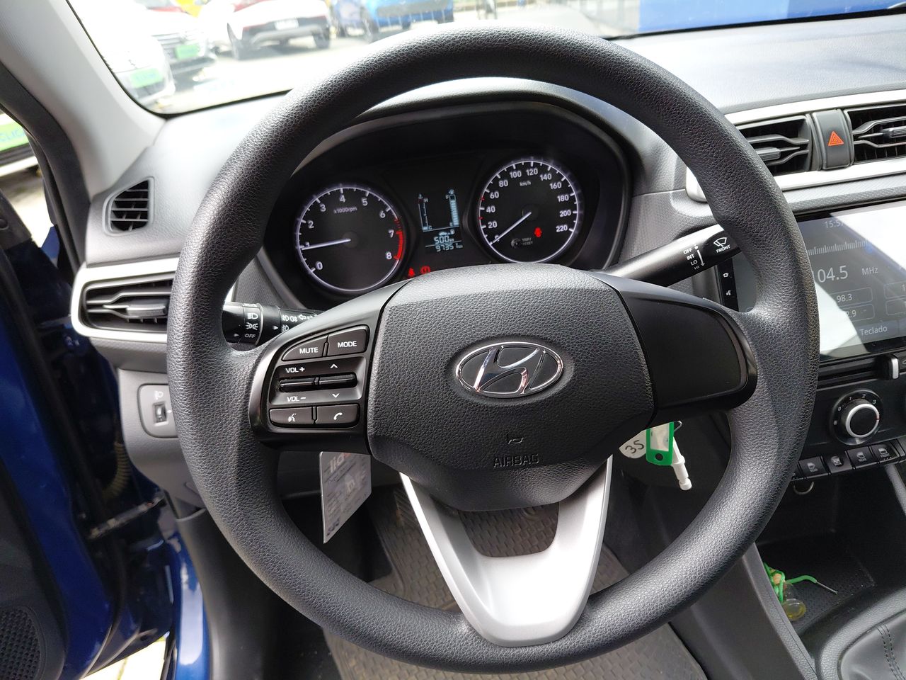 HYUNDAI - 23
