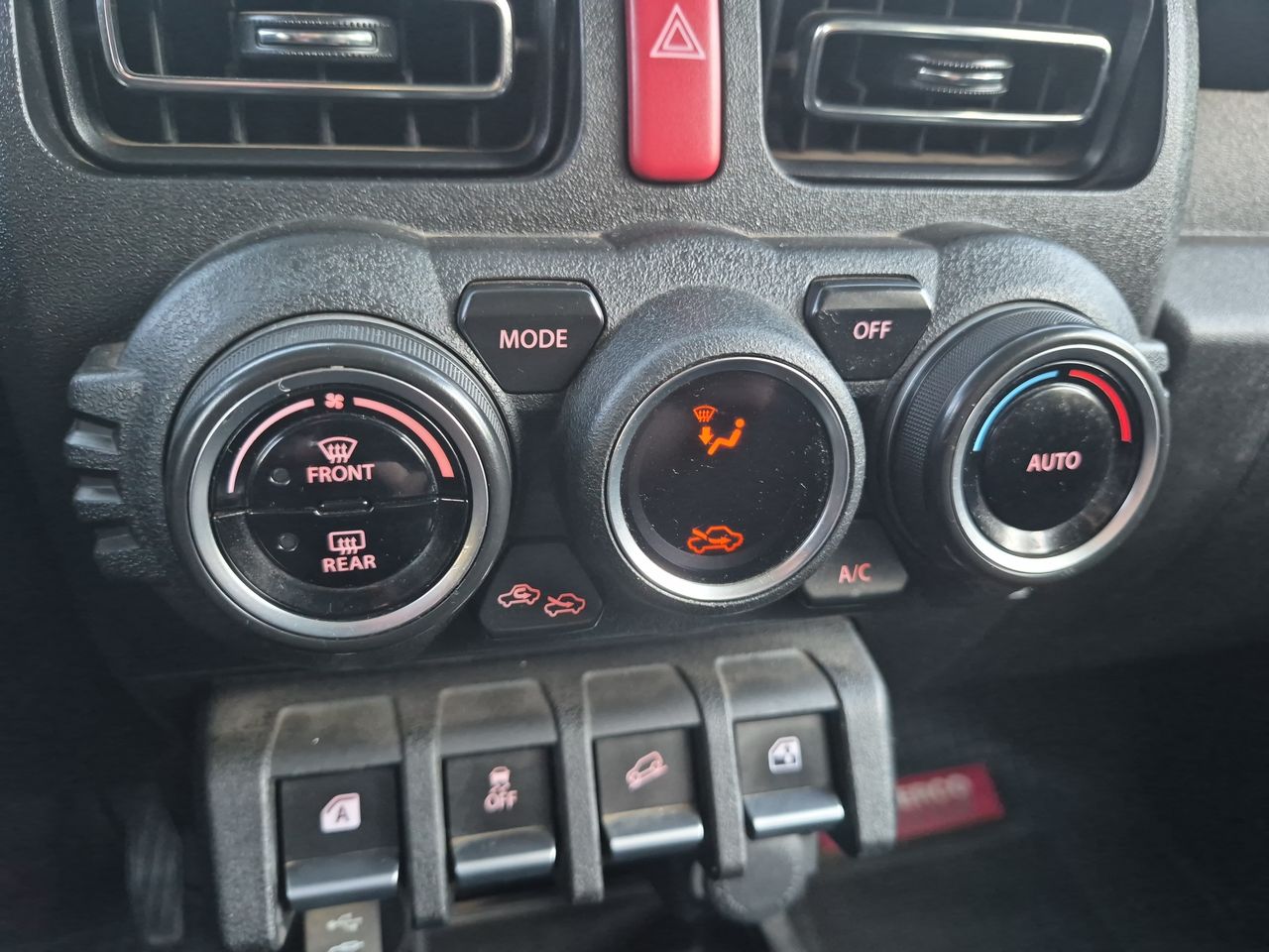 Suzuki Swift — foto 20 de 25