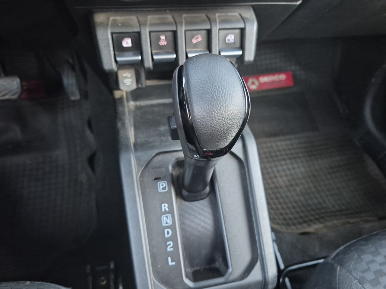 Suzuki Swift — foto 21 de 25