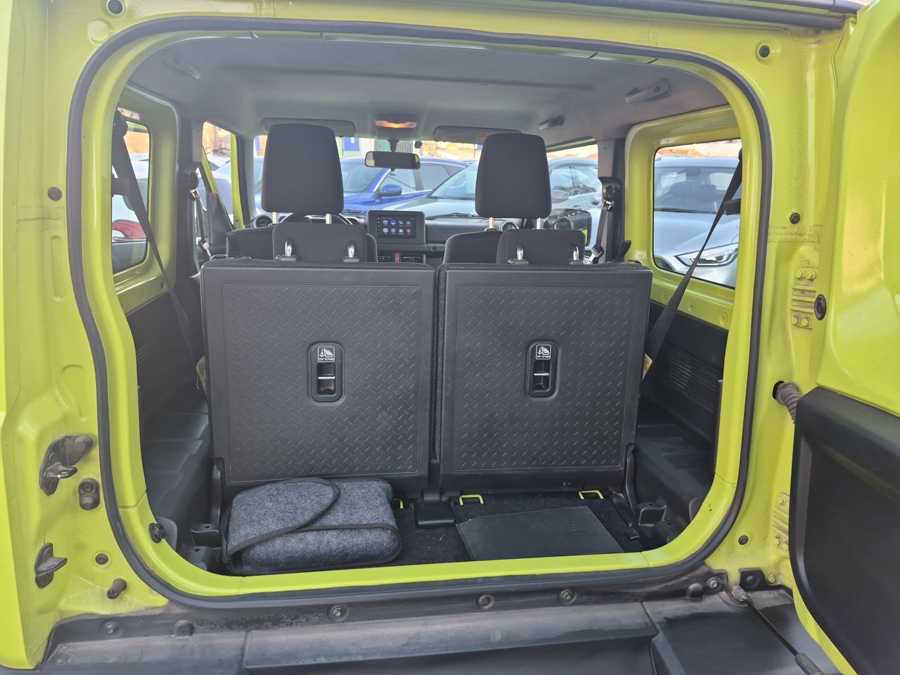 Suzuki Swift — foto 13 de 25
