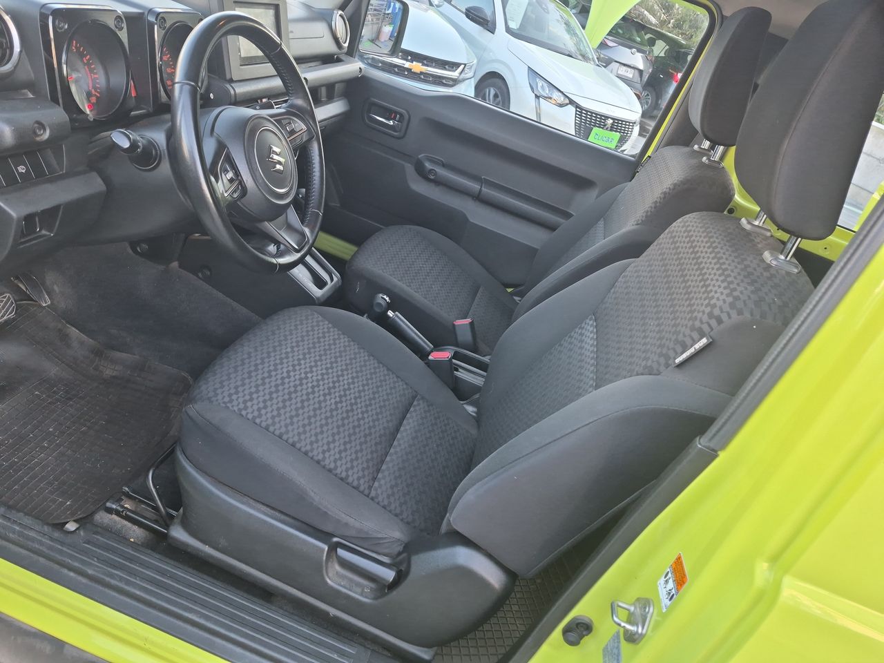 Suzuki Swift — foto 14 de 25